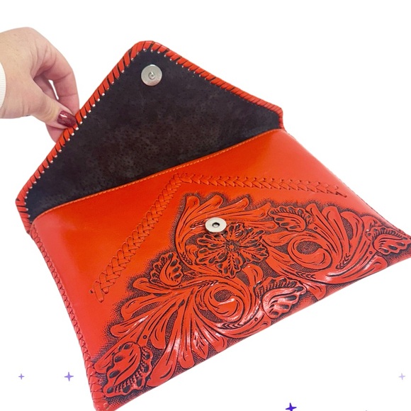 ORIGENE Coral hand-tooled by master craftsmen 100% Leather Clutch Bag - Picture 5 of 8